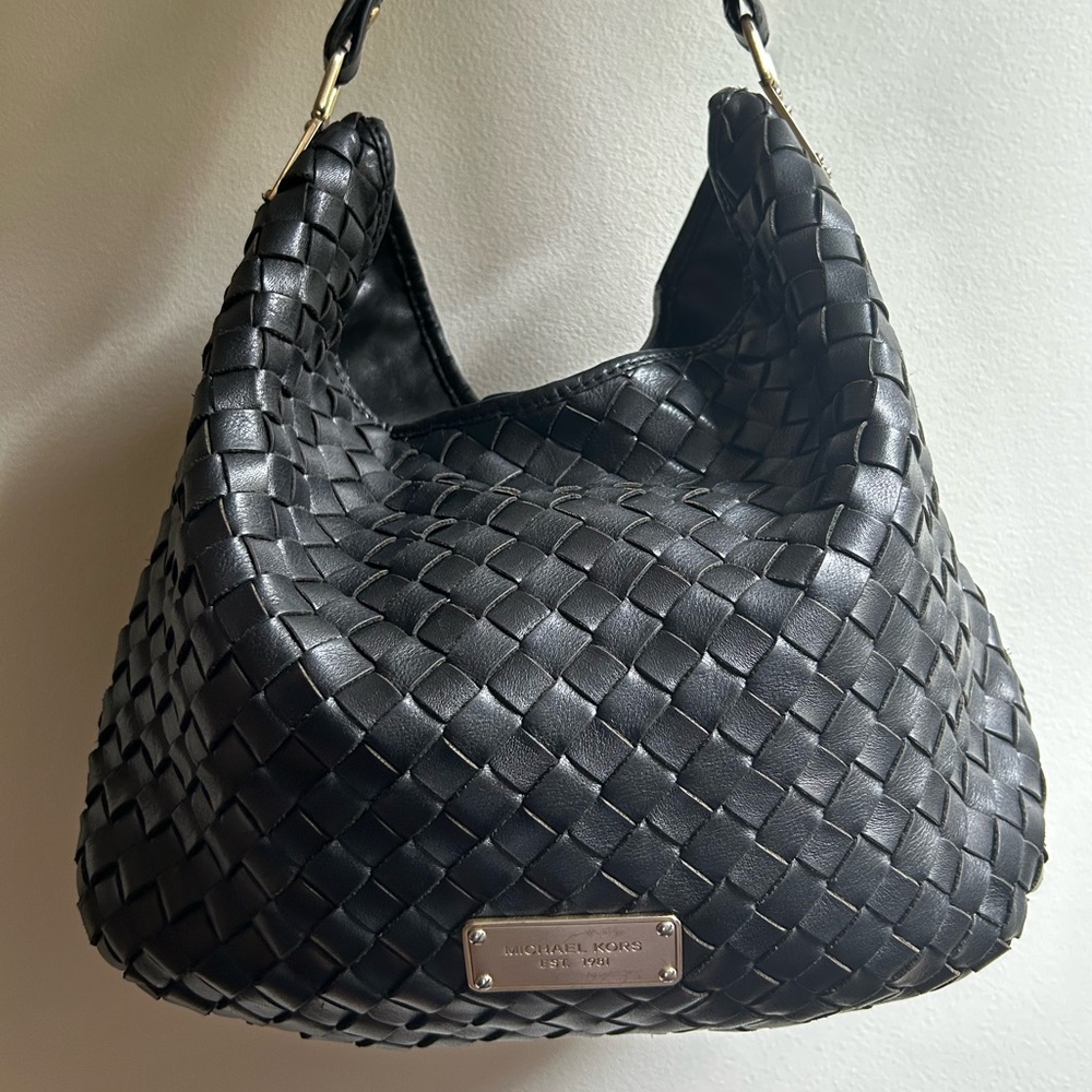 MICHAEL KORS
Newbury Woven Hobo Bag *Black*